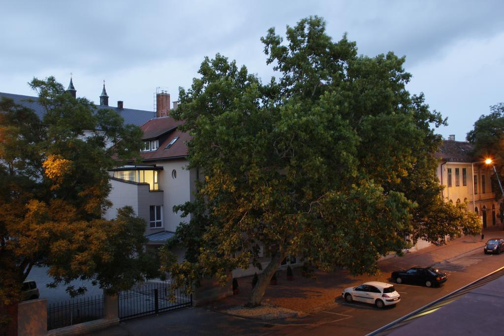 Szent Gellert Hostel Szekesfehervar Exterior photo