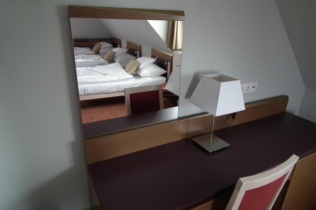 Szent Gellert Hostel Szekesfehervar Room photo