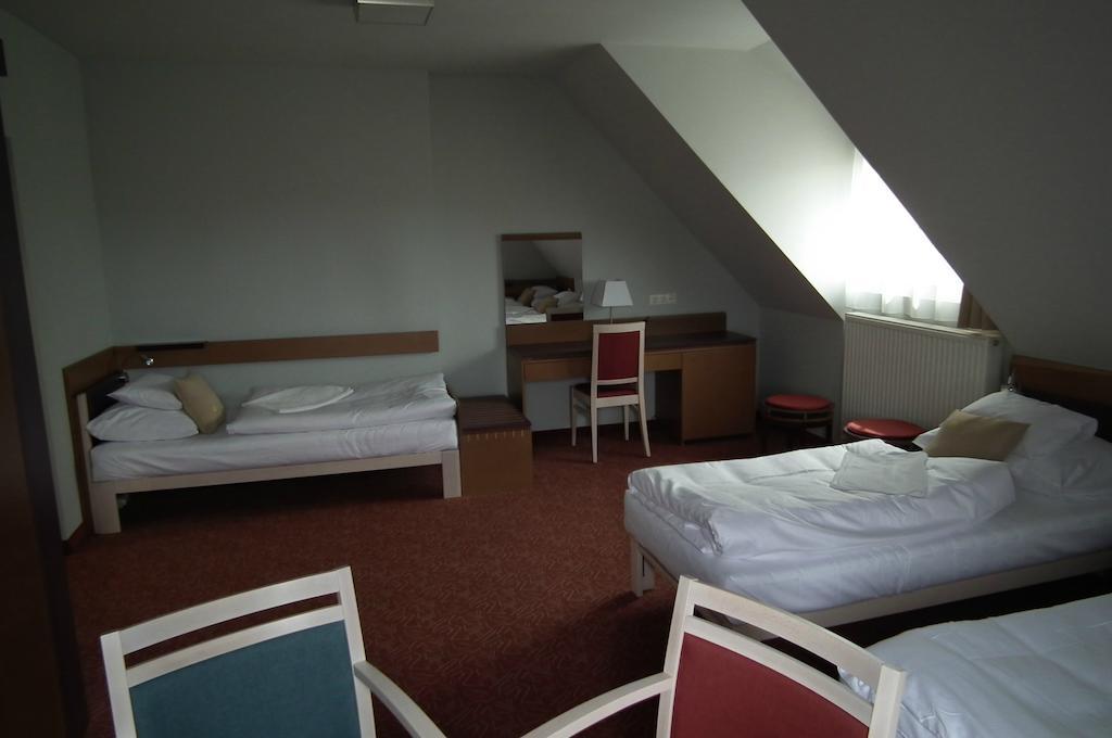 Szent Gellert Hostel Szekesfehervar Room photo